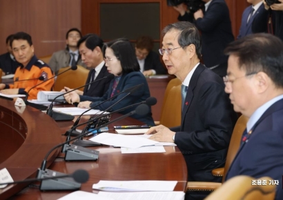 [포토]국정현안관계장관회의 주재하는 한덕수 총리