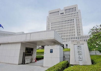 "촉법이라 괜찮아"…흉기 휘둘러 母 살해한 중학생의 최후