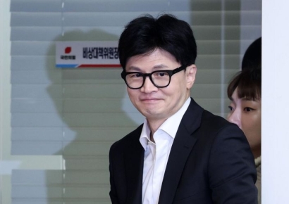 [포토] 국민의힘 비대위 참석하는 한동훈