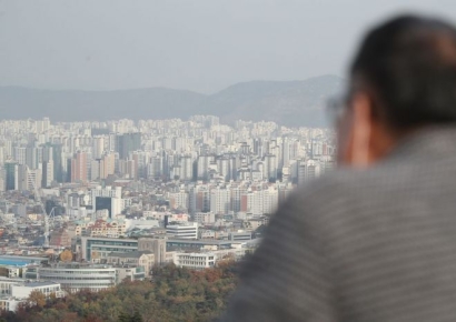 자영업자 건보료 부담, 이달부터 2만5천원 줄어든다