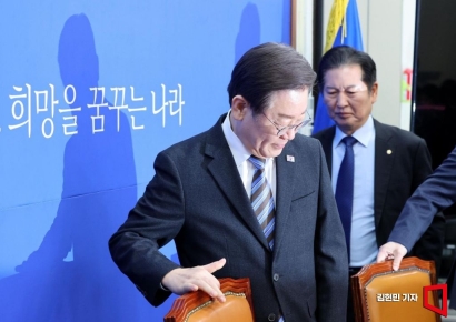[포토] 최고위 참석하는 이재명 대표