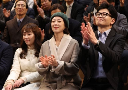 배현진, 피습 8일 만에 공개 활동…한동훈 '깜짝 방문'