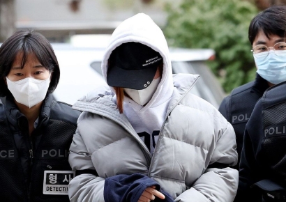 생후 2개월 쌍둥이 모텔 침대에 엎어놓은 엄마…학대치사→학대살해죄 