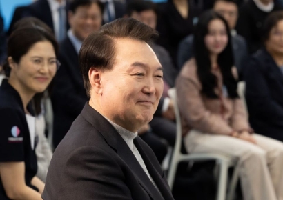 尹대통령 "올해 2학기부터 전국 초교에 늘봄학교"…국가돌봄 강조