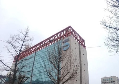 "성과 보상 공정하게" 뿔난 LG엔솔 직원들 '트럭 시위'