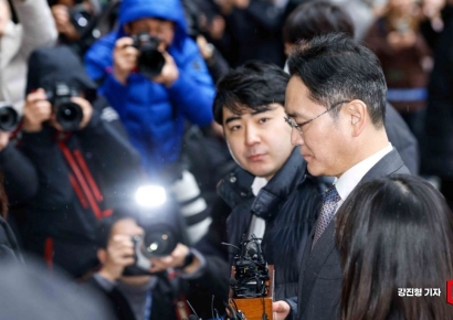 [포토]취재진 질문 받는 이재용 삼성전자 회장