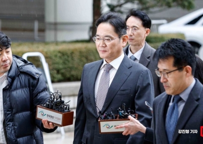 [포토]취재진 질문 받는 이재용 삼성전자 회장