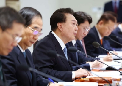 尹 "2035년까지 의사 1.5만명 더 필요…인력 확대, 시대적 과제"