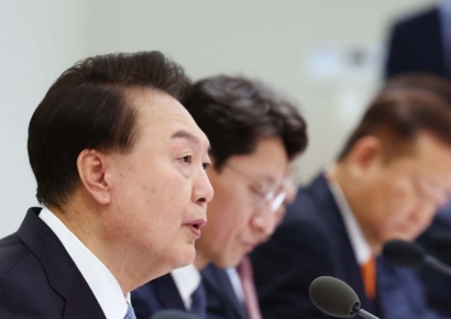 尹대통령 "의사 인력 확대, 늦출 수 없는 시대적 과제"