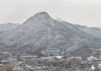 [포토]수묵화로 변한 북악산과 청와대
