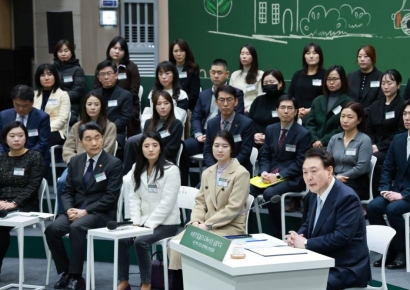 "尹, 불통 이미지 상쇄 긍정적" vs "정책홍보용 선택적 소통" 