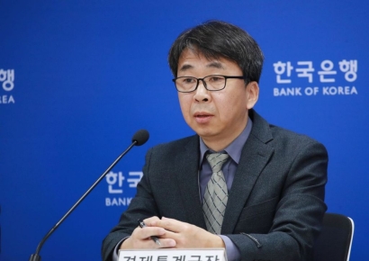 한은 "트럼프 당선, 수출에 부정적…전망치 조정 불가피"[일문일답]