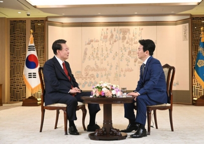 尹 "'도어스테핑 비효과적' 비판 있어…언론 접할 기회 만들 것"
