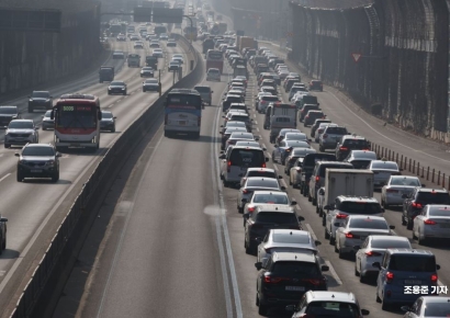 전기차주 "길막힌 명절 고속도로 배터리 감소 무서워"…인프라 확충 호소