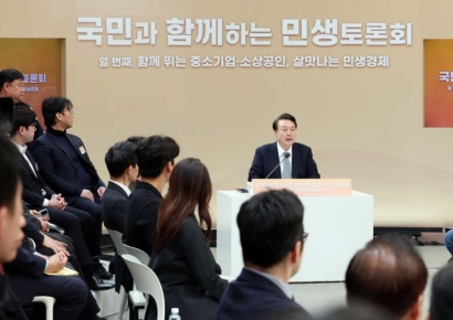 尹 "자영업자·소상공인 1인 평균 100만원씩 이자 환급"(종합)