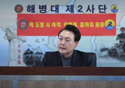 尹대통령 "적 도발시 망설임 없이 압도적 대응"…설 맞아 해병대 방문