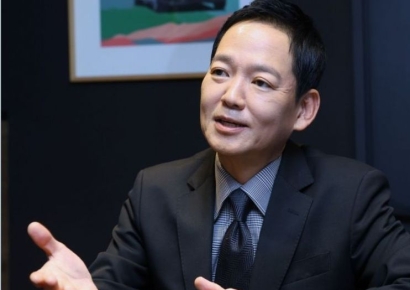"어색해진 짧은 머리를…" 100만 히트곡 가수, '벤츠 영업왕' 성공기