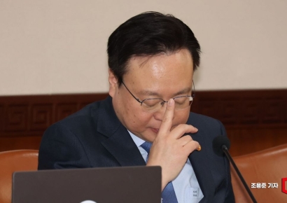 [포토]생각에 잠긴 조규홍 복지부 장관