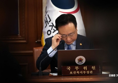 [포토]굳은표정으로 총리 발언 듣는 조규홍 장관