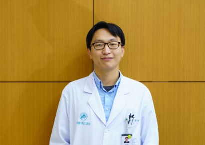 "성적인 요구 담긴 녹음파일 제출" 정희원에 스토킹 고소당한 연구원, '강제추행' 맞고소