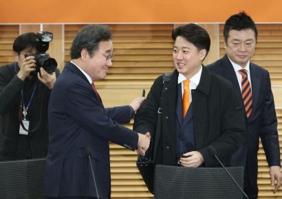 '개혁신당 기호 3번' 시계제로…위성정당이 변수