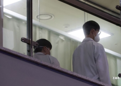 [포토]이동하는 의료진