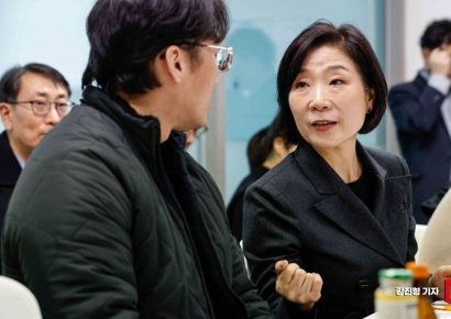[포토]소공인과 의견 나누는 오영주 장관