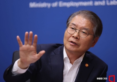 이정식 고용부 장관 "임신·출산 시 정부가 먼저 대체인력 알선"[K인구전략]