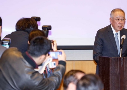 [포토]인사말하는 류진 한경협 회장
