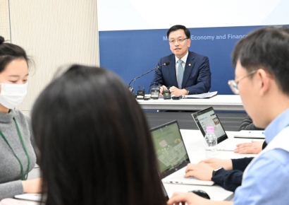 최상목 "尹 주문한 출산지원 대책, 내달 초 나온다"