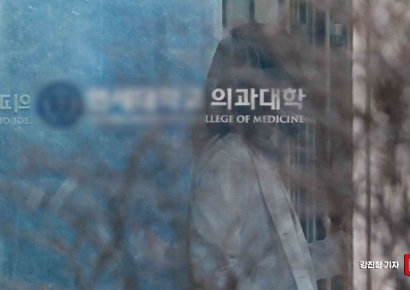 "의사 파업으로 폐암 4기 어머니 수술이 밀렸습니다"