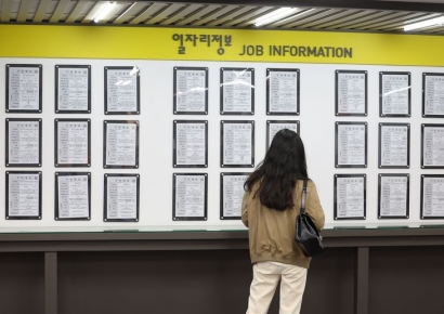 韓 청년 5명 중 1명만 "부모지원 없이 노력만큼 성공할 수 있다"