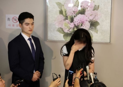 '싸울게요 안 죽었으니까'…부산 돌려차기 피해자, 작가 됐다
