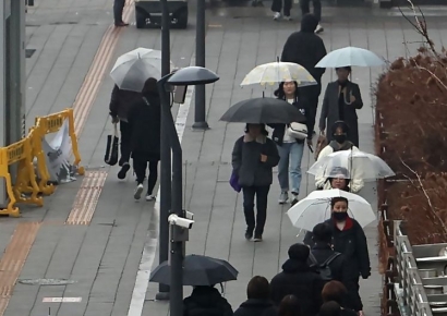 [내일날씨]전국 곳곳 비…폭염 꺾인다