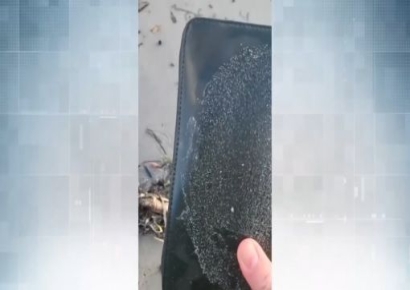 "해변 걷다 주운 지갑, 8개월 전 해변서 잃어버린 내 지갑"