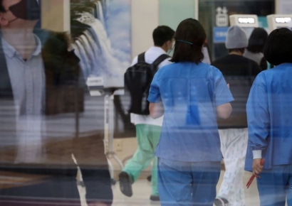 확산하는 의사·의대생 집단행동… 사직서·동맹휴학 이어져(종합)