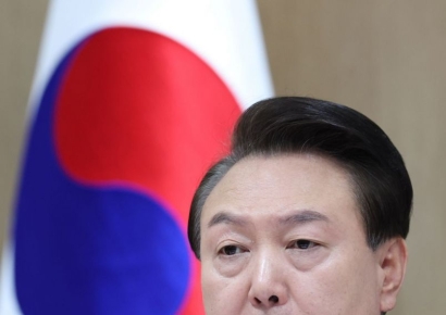 尹 "저출산 정책 재구조화해야…저출산위 부위원장 직급·예우 상향" 
