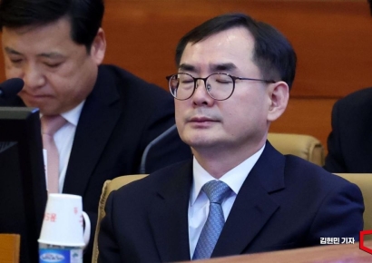 [포토] 탄핵소추 변론 참석한 안동완 검사