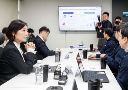 [포토]복수의결권 1호 기업 방문한 오영주 장관