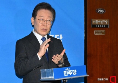 [포토] 이재명 “툭하면 사퇴 요구…그럼 1년내내 대표 바꿔야”