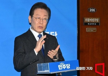 이재명 "의대 증원, 정치쇼 아니길…말로 할 일에 주먹 쓰지 말자"