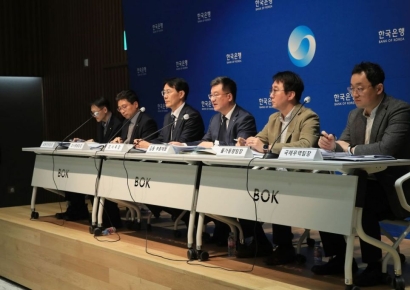 [일문일답]한은 "물가 둔화 추세 확신↑…안정기 진입은 지켜봐야"