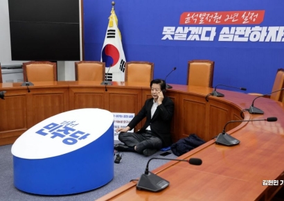 [포토] 컷오프 노웅래 의원 국회 당대표회의실 점거 농성