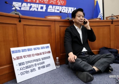 [포토] 노웅래, 공천 반발 당대표회의실 점거 농성