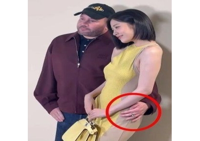 안유진 골반에 '몹쓸 손' 펜디 디자이너…"왜 쓸어올리냐" 논란