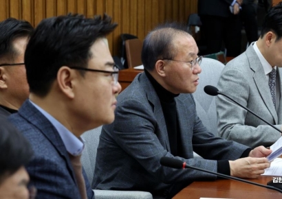 [포토] 윤재옥, 민주당에 "중대재해법 적용 유예안, 29일 처리하자"