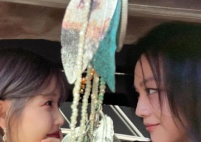 "한글 이렇게 잘썼어?"…탕웨이가 아이유에게 보낸 손편지