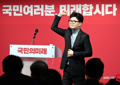 [포토] 한동훈 비상대책위원장, '주먹 불끈'