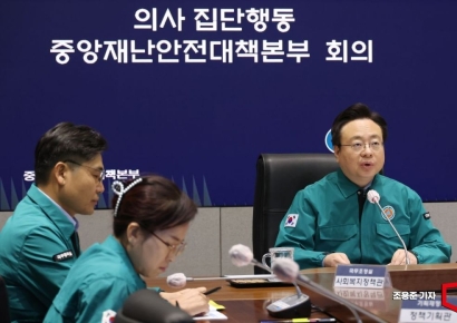 정부, 의협 전현직 간부 '첫 고발'