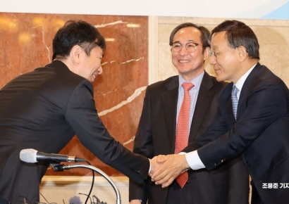 [포토]연구기관장 간담회 참석한 이복현 금감원장